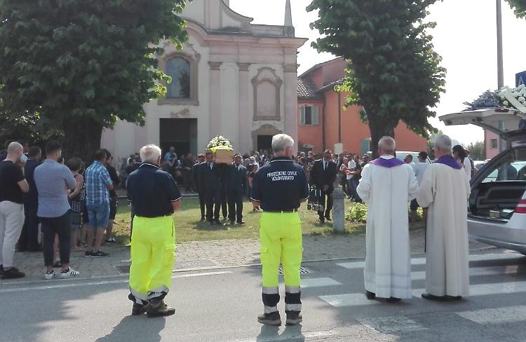 L'ultimo intenso saluto a Mattia Maccagnola