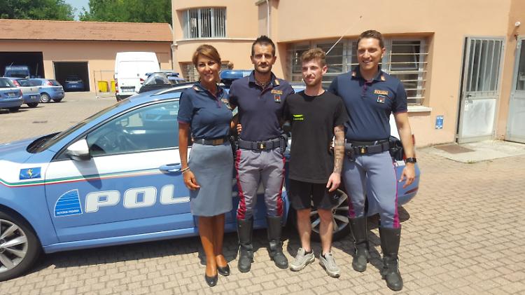 Pontevico, poliziotto della stradale salva ragazzo nell'Oglio