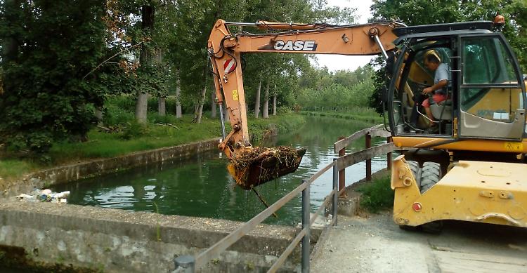 Plastica alle Tombe Morte, cumuli da smaltire