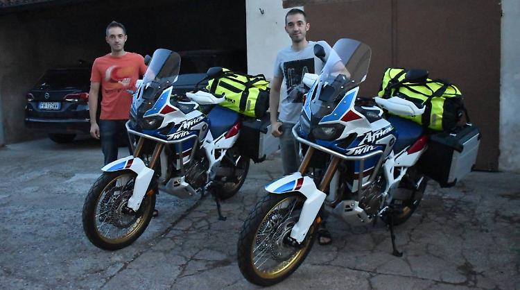 Gemelli in viaggio, l'Europa in moto