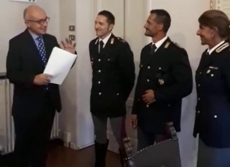 Ha salvato un pescatore che rischiava di annegare: 'Non sono un eroe'