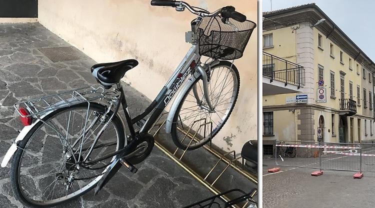 Rubano bici in centro, investiti al primo incrocio