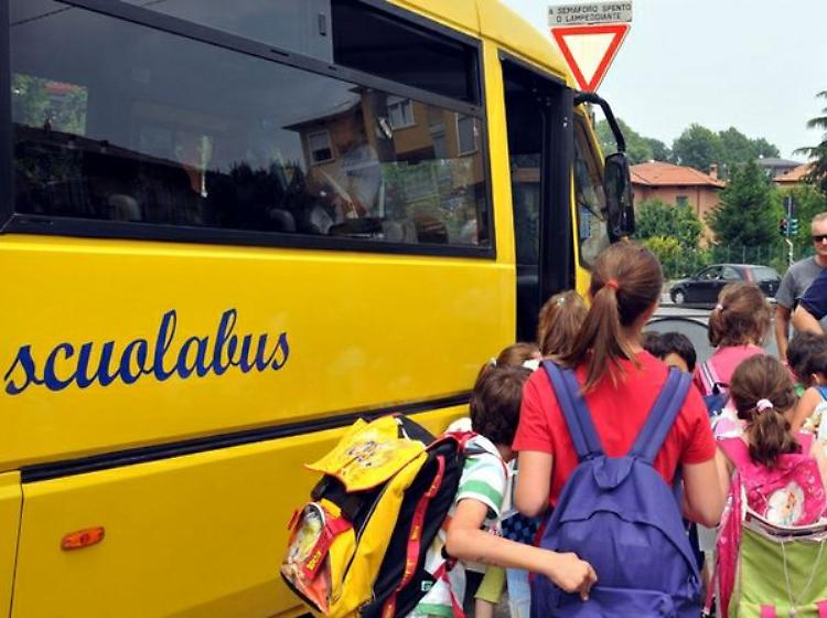 Addio scuolabus, studenti a piedi