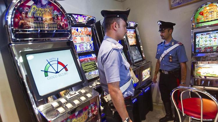 Prosciuga il conto della madre per giocare ai videopoker
