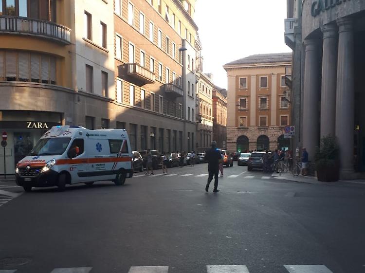 Rapina in pieno giorno alla gioielleria Pellegrini