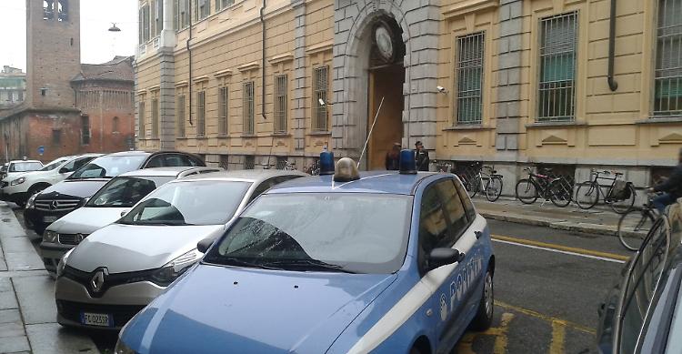 Troppo alcol, rientra a casa dalla finestra: a processo