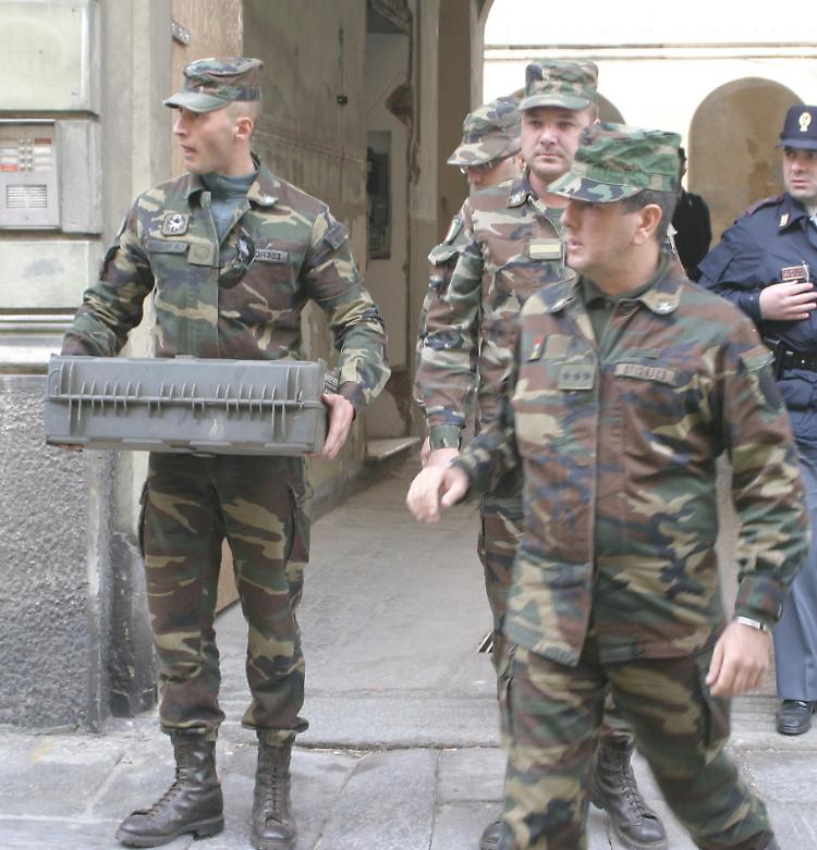 Due bombe sul tetto, intervento dei Guastatori