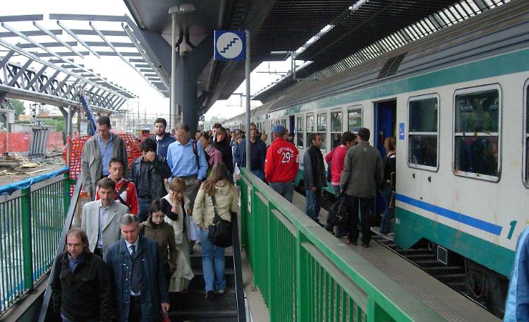 Bus, fermata a Rogoredo: utenti sul piede di guerra