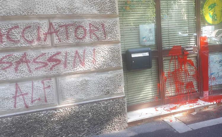 Raid alla sede di Federcaccia, vandali scatenati