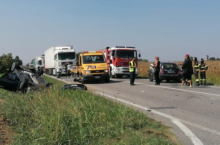 Incidente shock, due feriti sulla via Giuseppina
