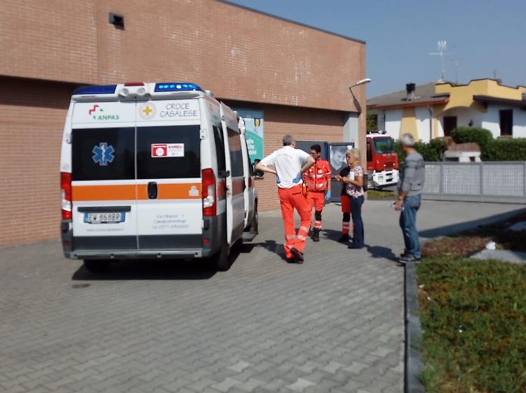 Scaffale prende fuoco, paura al supermercato Lidl 