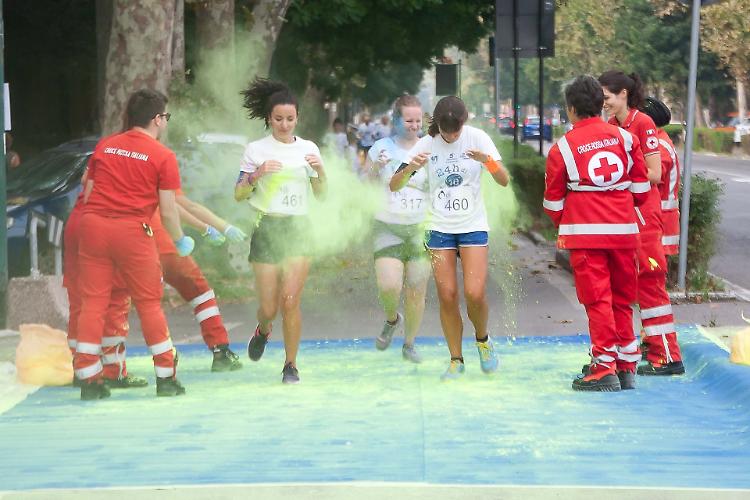 Croce Rossa, tutti di corsa tra mille colori