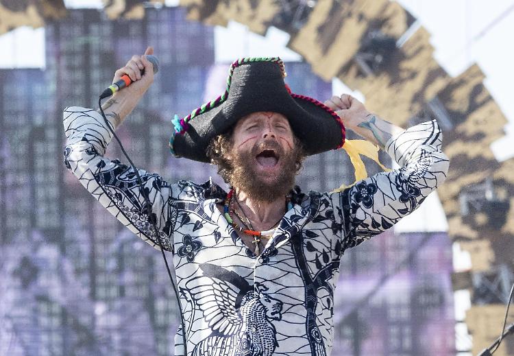 Jovanotti a Linate, cresce l'entusiasmo tra i fan cremonesi