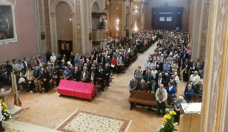 Paese in festa, accolto il nuovo parroco