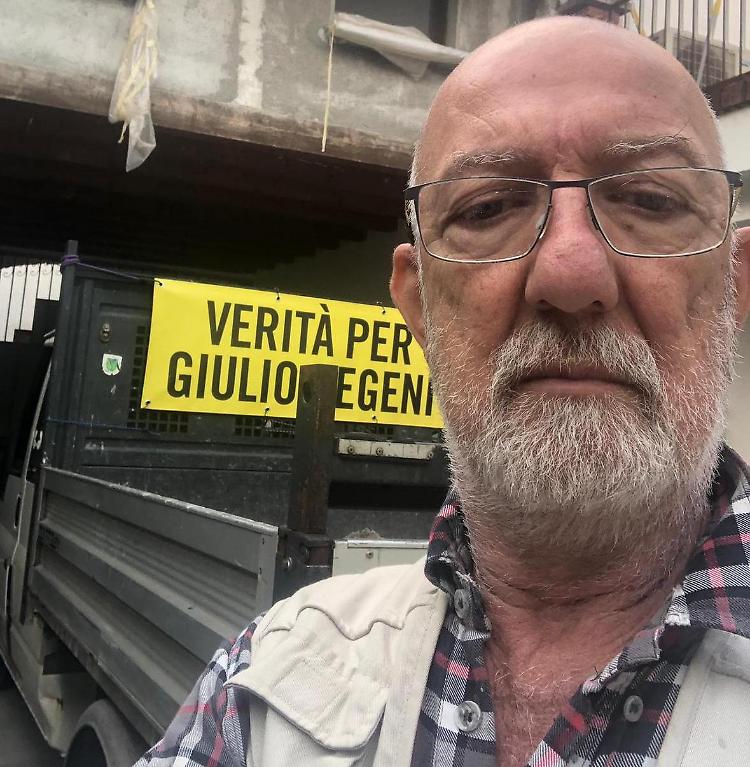 Verità per Giulio Regeni, striscione sul furgone