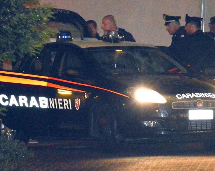 Calci, urla e sangue: danni e paura in centro