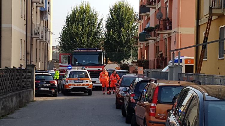Nessuno lo vedeva da una settimana, 82enne trovato morto in casa