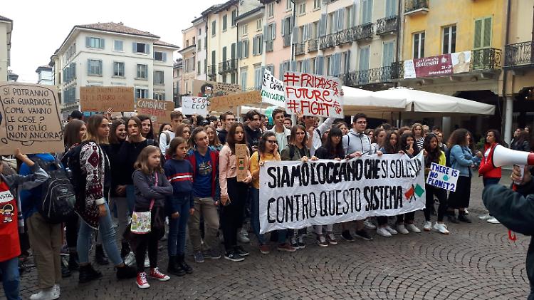 Crema, sciopero per il clima: gli studenti scendono in piazza