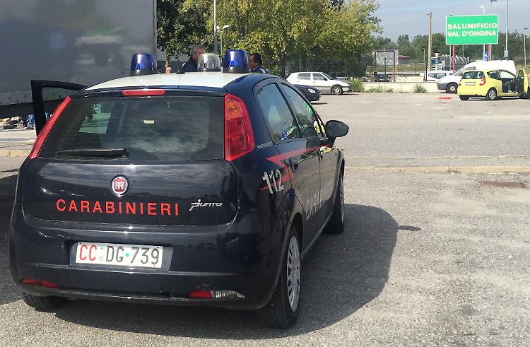 Monticelli, i ladri approfittano del black out: via i gioielli