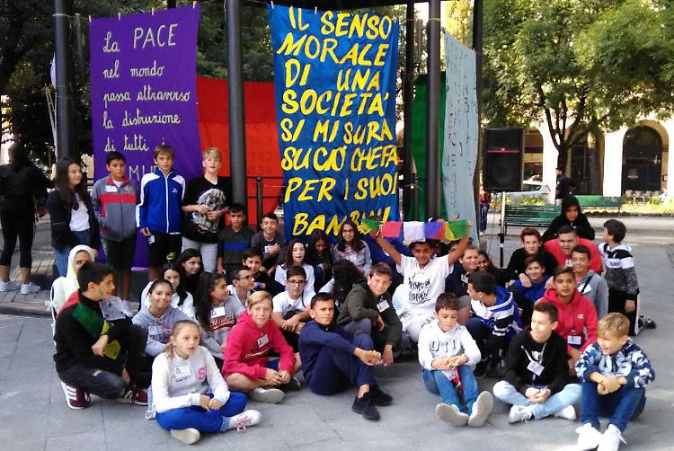 In marcia per la pace, bambini in corteo