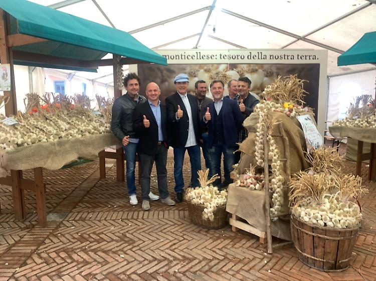 Monticelli, inaugurata la Fiera dell'Aglio