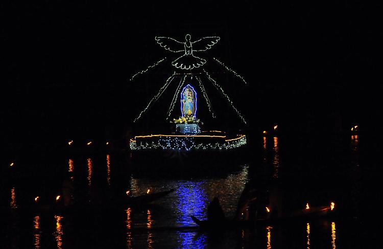 Madonna sul Serio, trionfo di luci