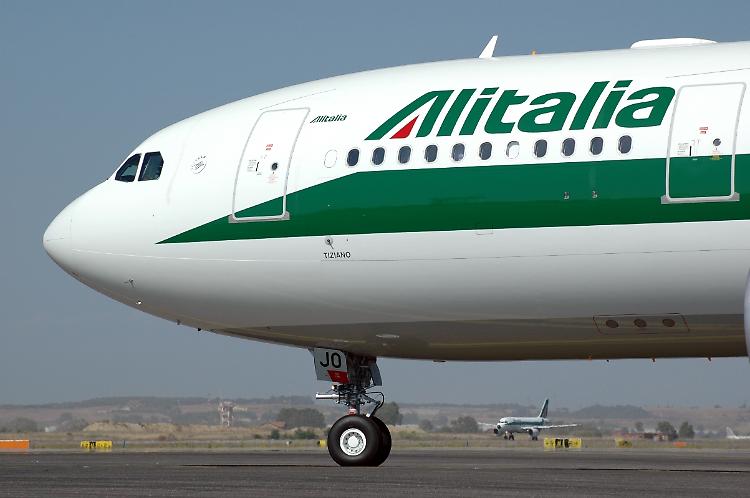 Alitalia, Patuanelli: 3 miliardi di capitale