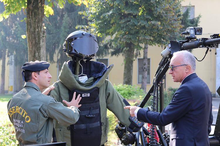 Il prefetto al  10° Reggimento:  «Nicchia d’eccellenza dell’Esercito Italiano»