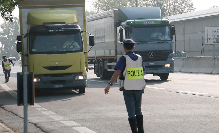 Camion, finti Euro 6: sequestri e sanzioni