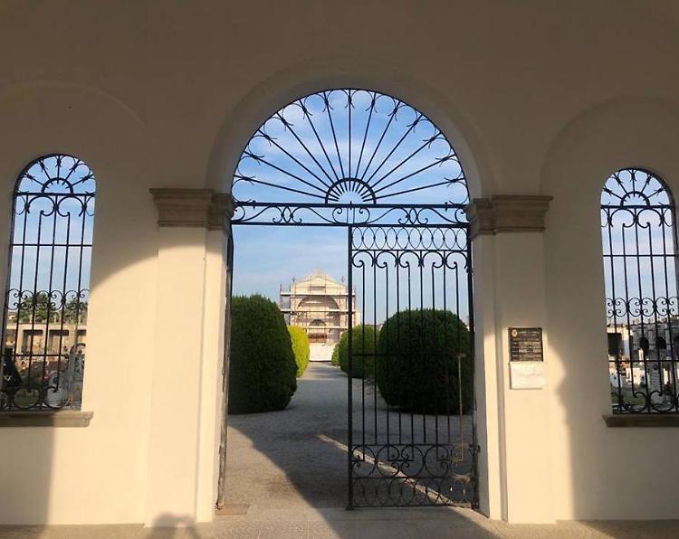 Cimiteri chiusi per otto giorni, lavori a novembre