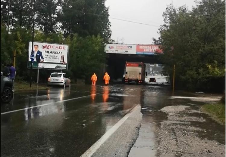 Temporale, allagamenti e traffico in tilt in tangenziale