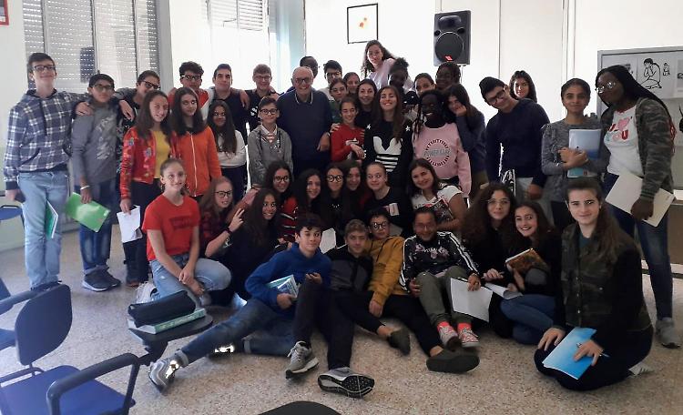 Diotti, corsa agli autografi di padre Vittorio
