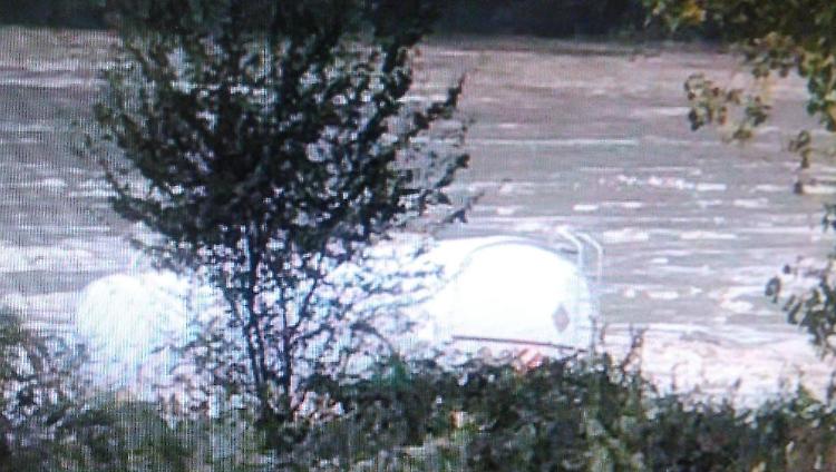 Il Po in piena trascina una cisterna: recuperata a Piacenza