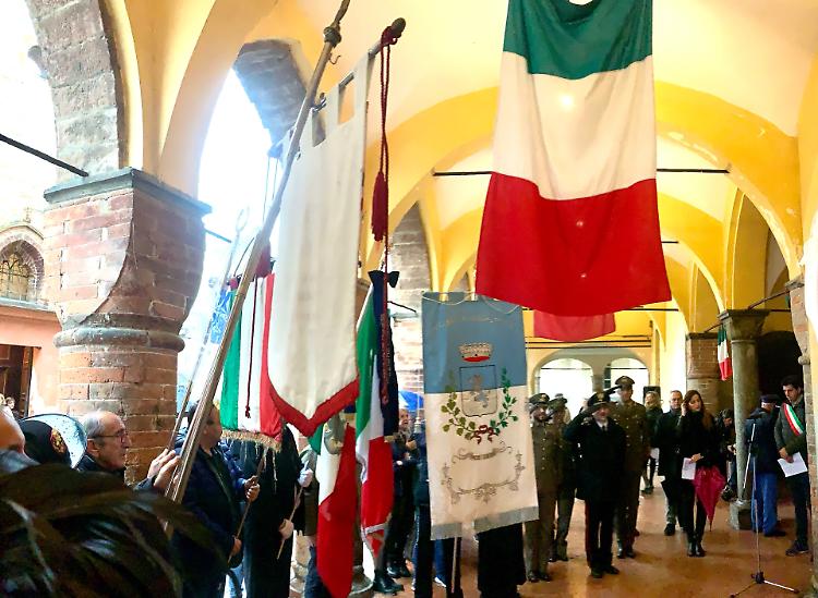Onore ai caduti, dopo 60 anni riecco le lapidi