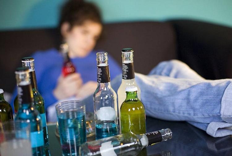 Quattordicenne beve e si ubriaca, in ospedale subito dimessa