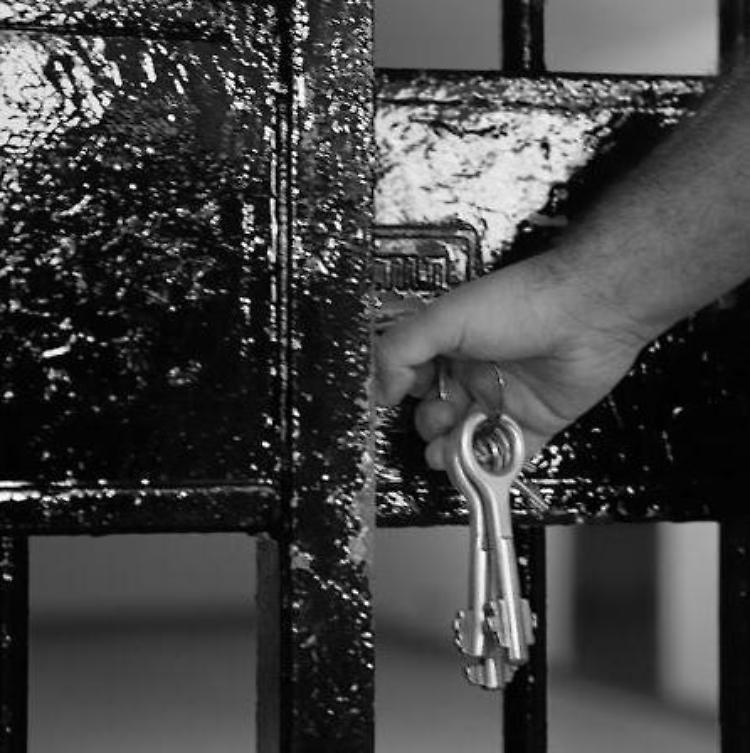 In carcere  la mostra «Il Chiaroscuro»