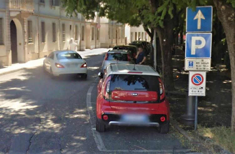 Caos sosta, modalità diverse nelle stesse vie