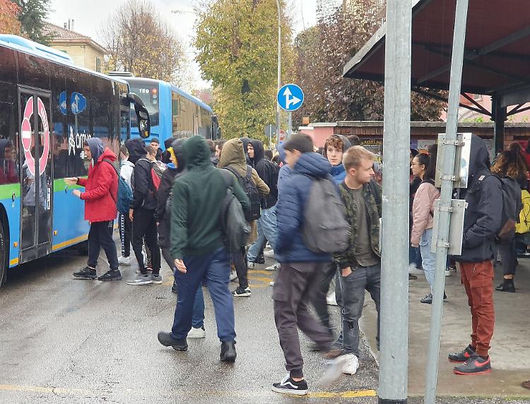 Bus, è caos davanti al Romani
