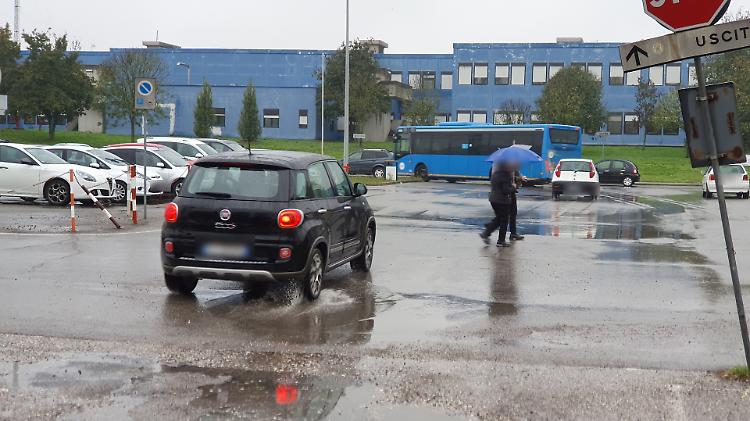 Parcheggio dell'ospedale indegno