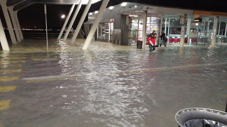 Venezia travolta dall'acqua