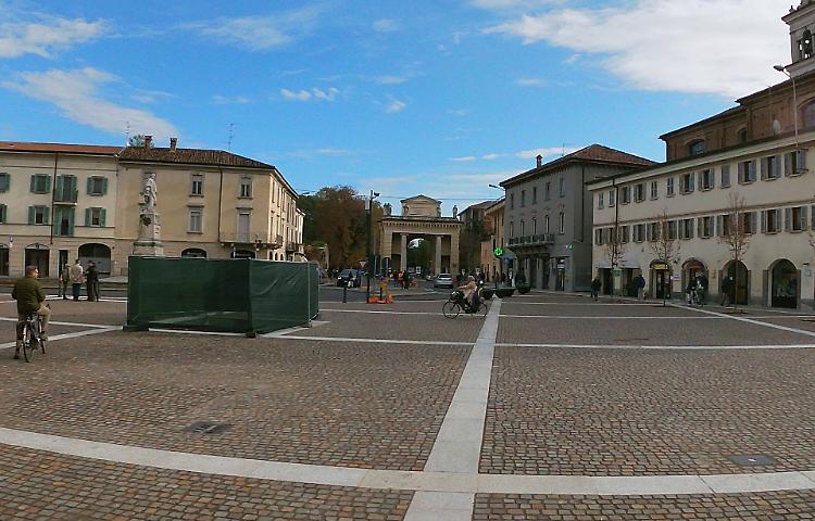 Piazza Garibaldi, corsa contro il tempo per l'arredo