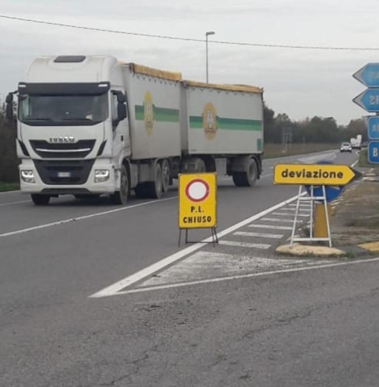 Lavori Fs, cartelli non chiari e i tir vanno in paese