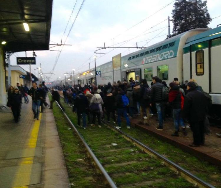 Pendolari: «Costretti a vivere in ritardo»