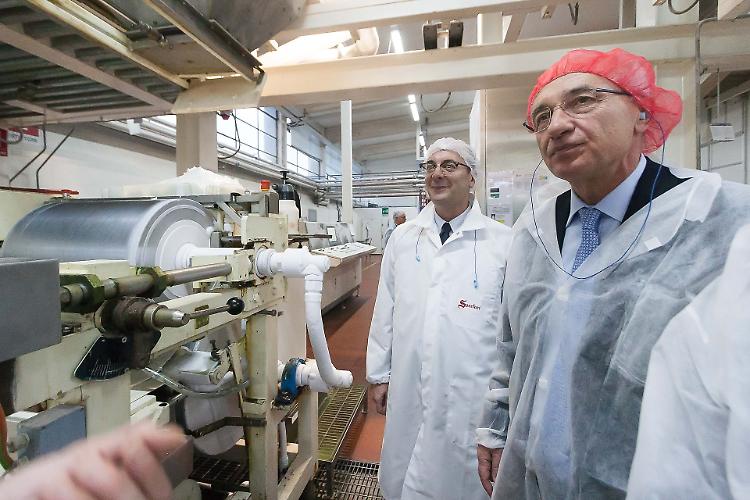 La Sperlari si svela al prefetto