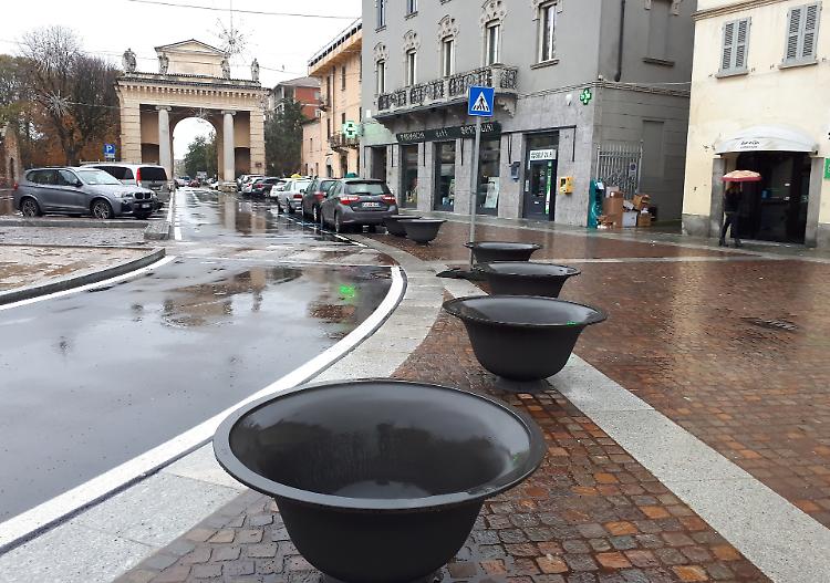 Piazza Garibaldi, parcheggi gratuiti: ipotesi vigile fisso