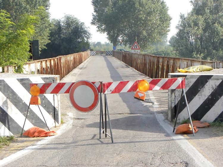 Oglio in piena, chiuso il ponte tra Calvatone e Acquanegra
