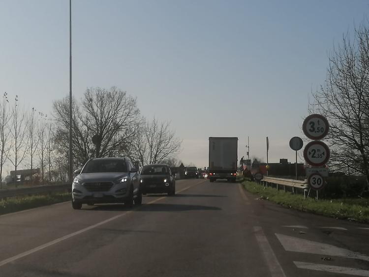Riaperto a doppio senso il ponte Verdi