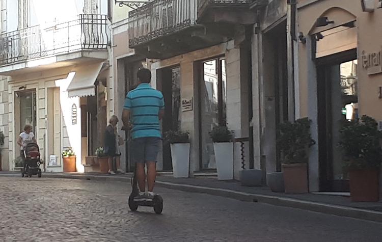 È via libera ai monopattini