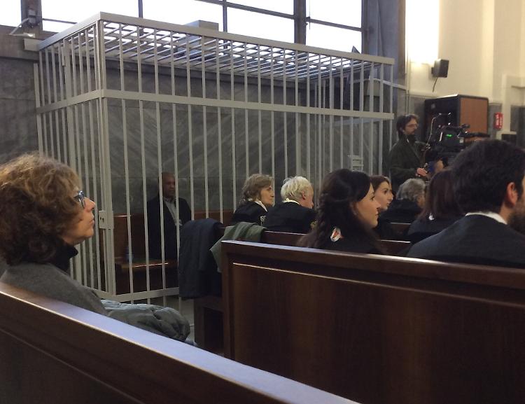 Bus dirottato, sesta udienza: Sy è presente in aula