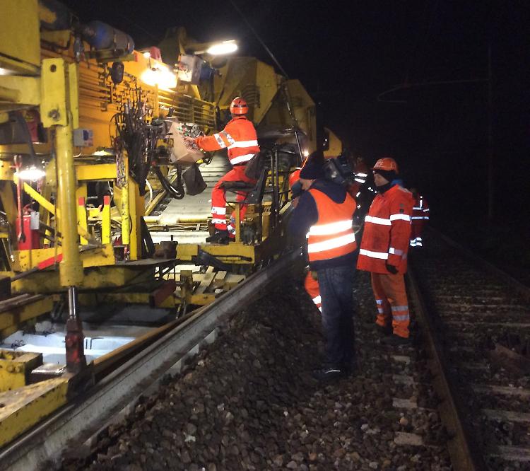 Lavori Rfi, cantiere notturno per sostituire i binari